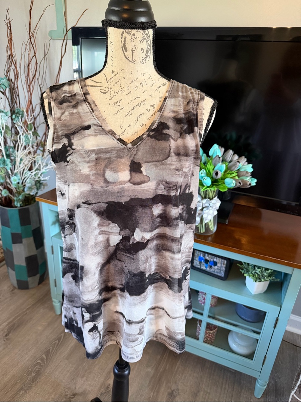 Simply Vera Vera Wang Black & Gray Abstract V-Neck Tank Size Medium